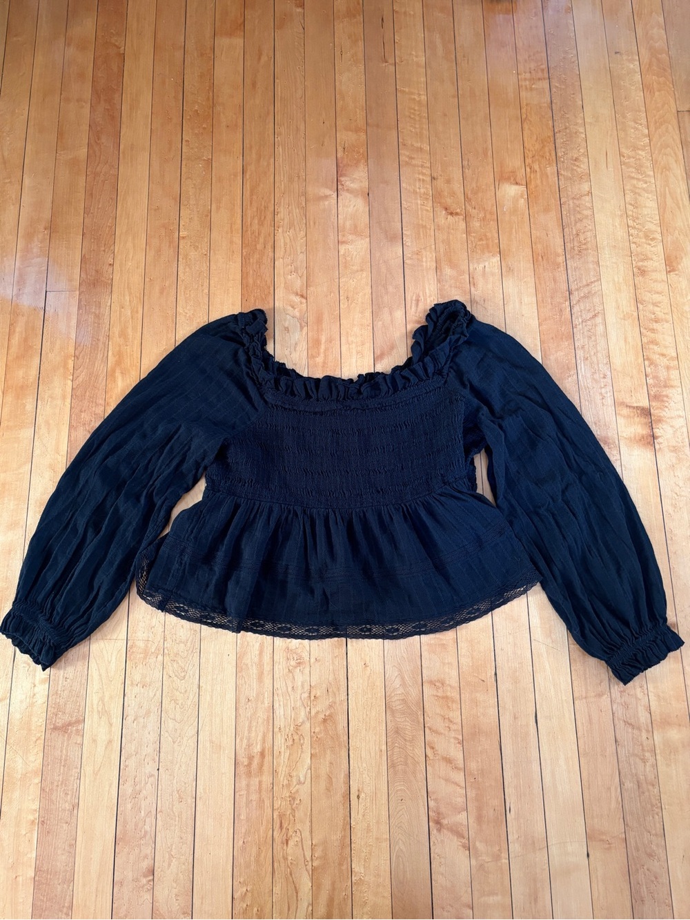 EUC American Eagle Long-Sleeve Smocked Babydoll Ruffle Eyelet Top | Women’s XXL